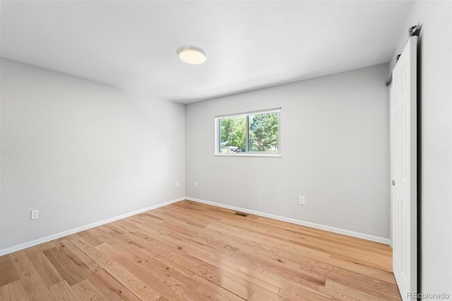 Building Photo - 5585 Escondido Dr
