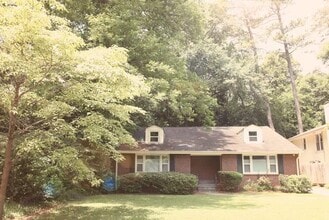 Building Photo - 1932 Lebanon Dr NE