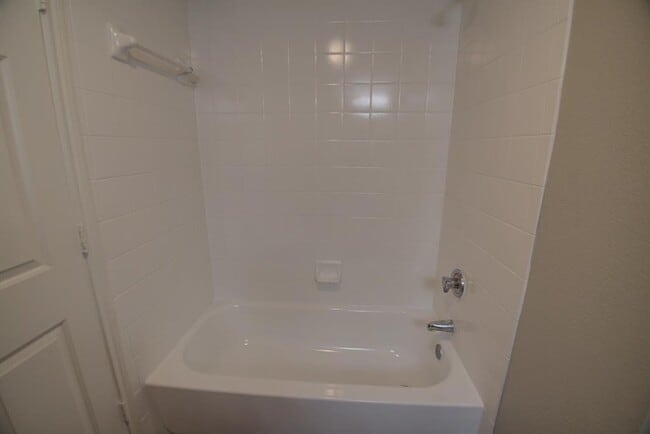 Building Photo - 2320 Gracy Farms Ln