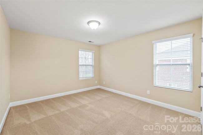 Building Photo - 5123 Poplar Knoll Dr