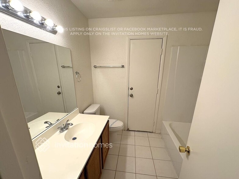 Building Photo - 7748 W Cherry Hills Dr