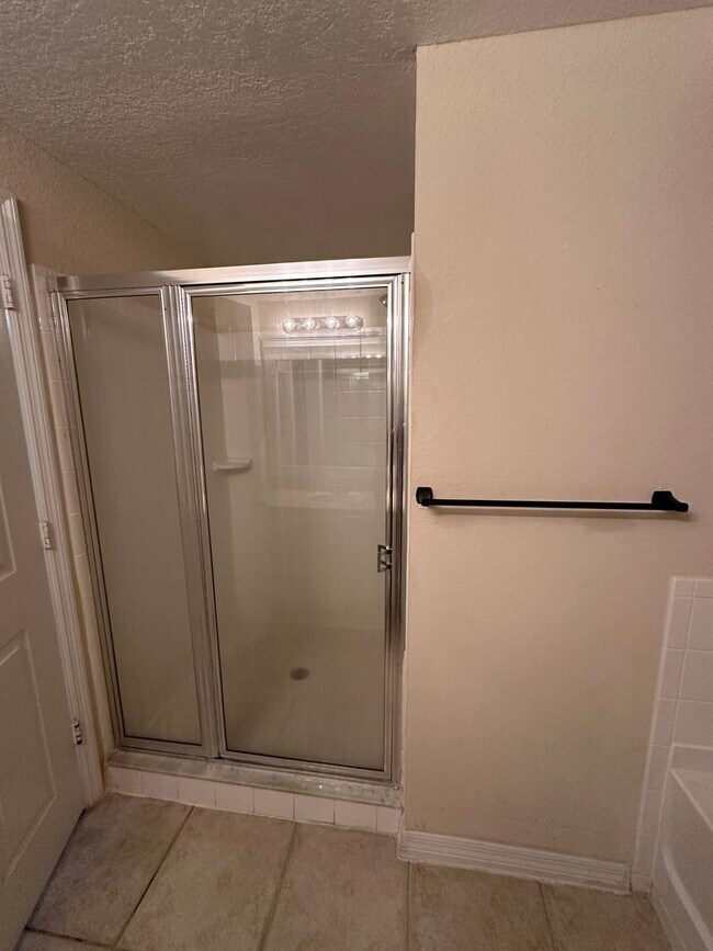 Building Photo - Palm Estates 3/2 with Garage