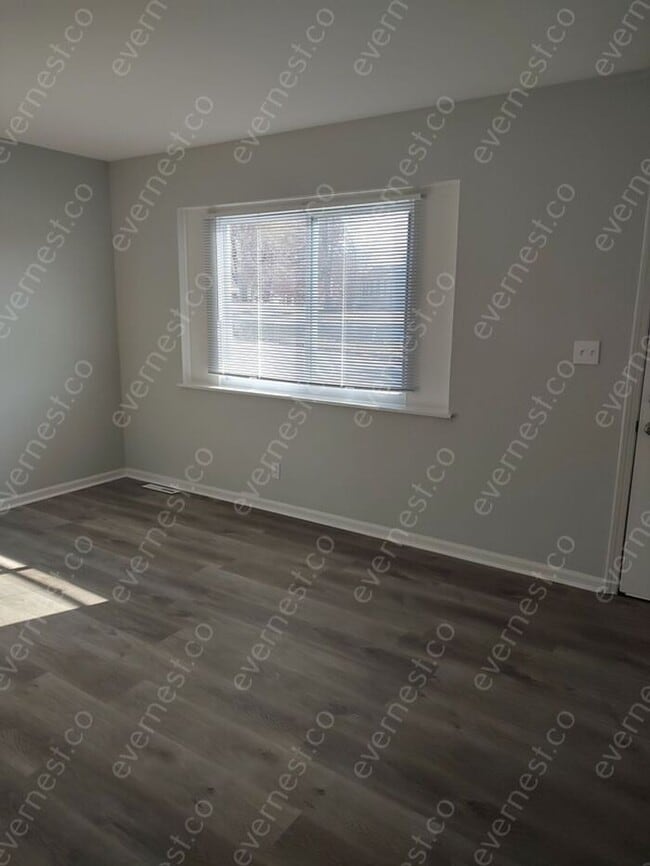 Building Photo - Charming 3-Bedroom Home with Fenced Yard a...