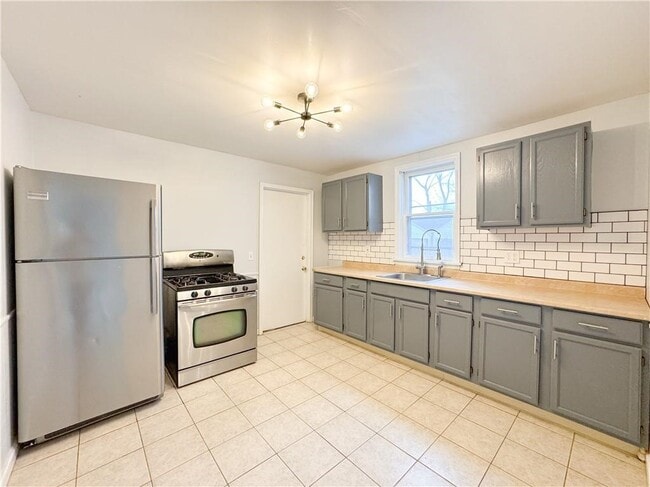 Building Photo - 48 Asbury St