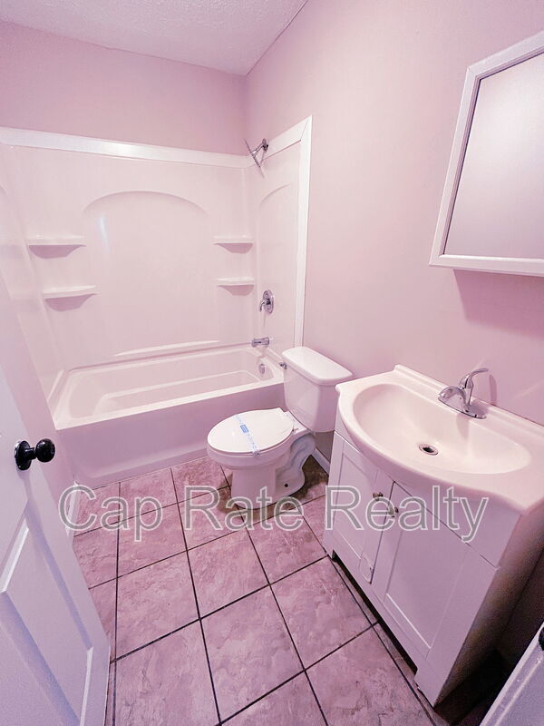 Building Photo - 1143 Duxberry Ave