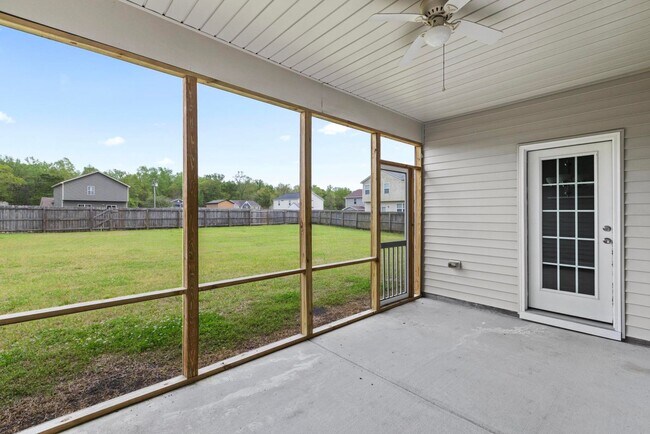 Building Photo - 3 bedroom Ranch Available Now!