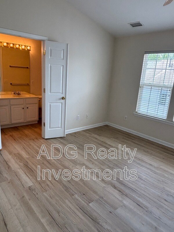 Building Photo - 5478 Werburgh St