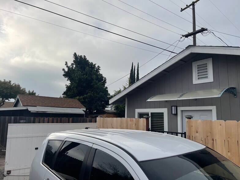 Building Photo - 2529 Crommelin Ave