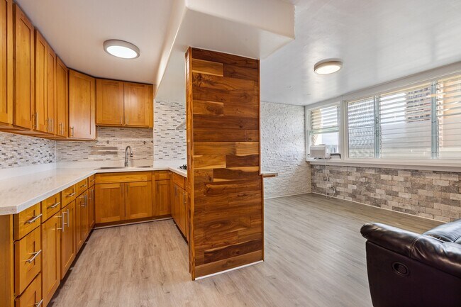 Building Photo - 2 Bed / 1 Bath 1 Parking , Community Pool , Electricity, Water, Sewer & Gas Included, Secured Bui...