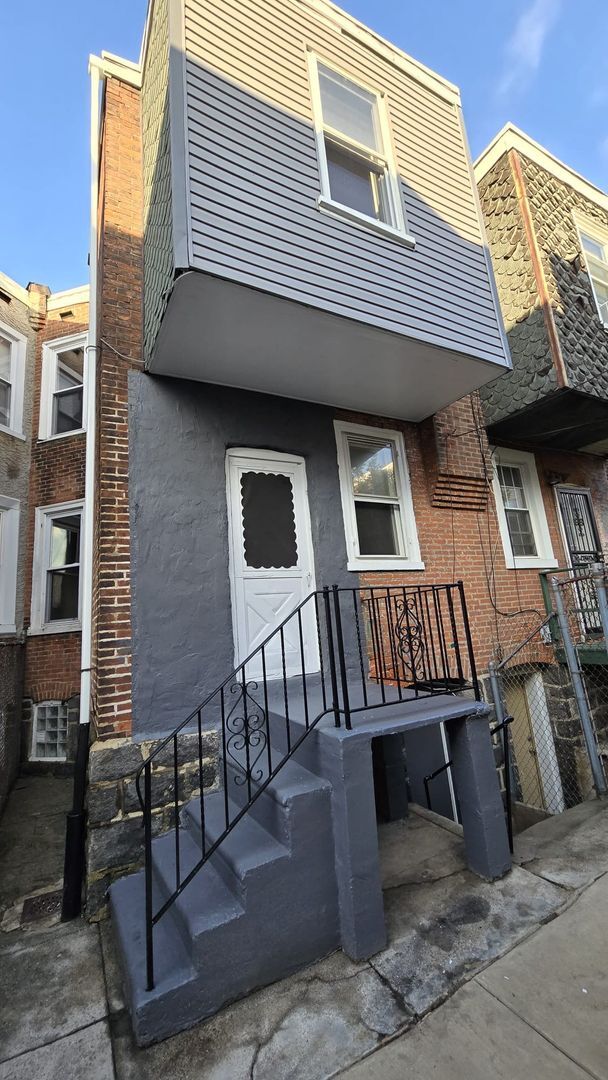Building Photo - Beautiful West Philadelphia Porch Front
