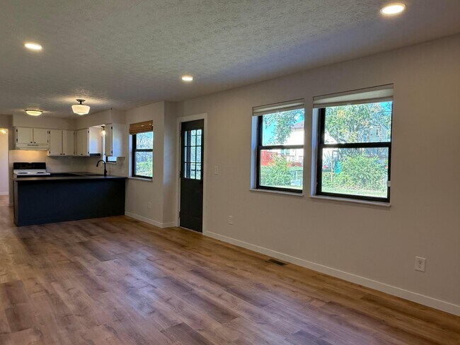 Building Photo - 6378 Cherroy Dr