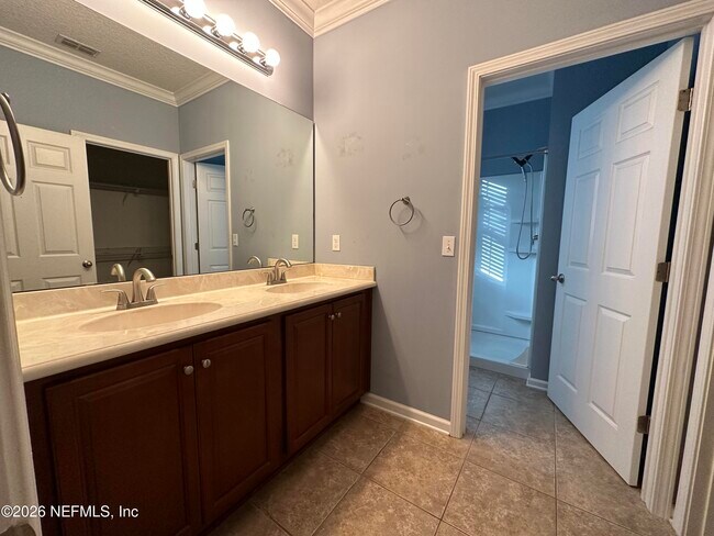 Building Photo - 12173 Hatherden Ct