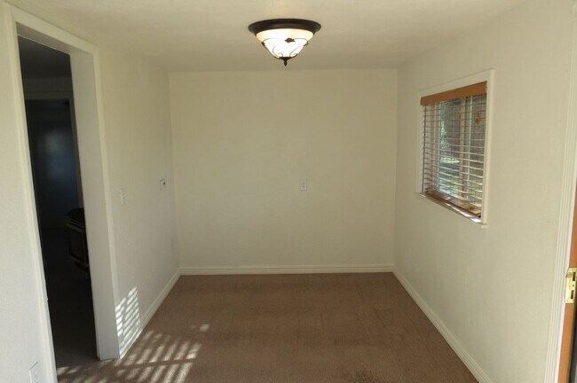 Building Photo - 2105 3rd Ave