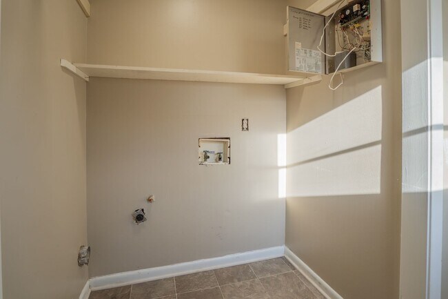 Building Photo - Large Backyard in North Little Rock