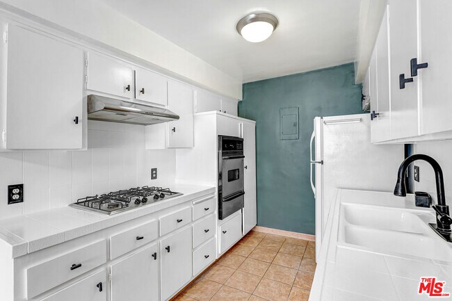 Building Photo - 1044 9th St