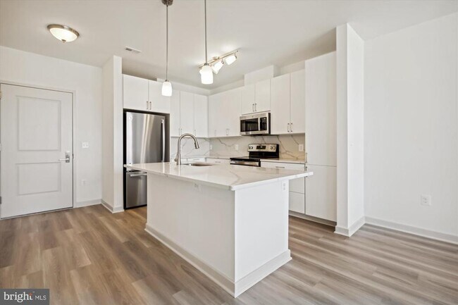 Building Photo - 10755 Fairgrounds Dr