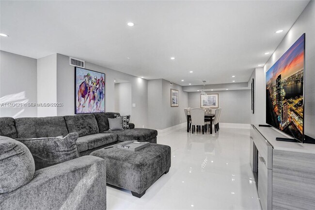 Building Photo - 2301 S Ocean Dr