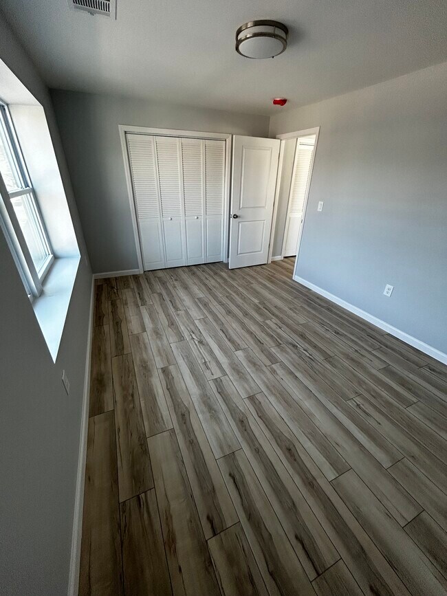 Building Photo - 948 Paterson Ave