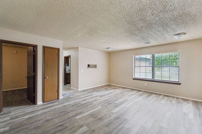 Building Photo - 3 bed, 1.5 bath in OKC,OK