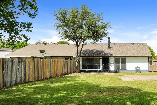 Building Photo - 3819 Old Post Rd