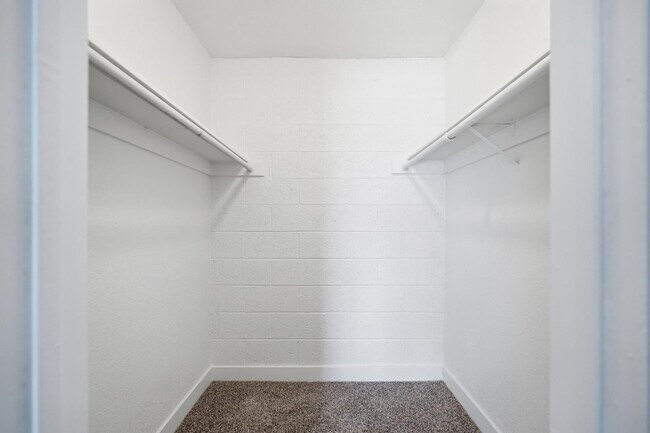 Building Photo - 8053 N 32nd Dr