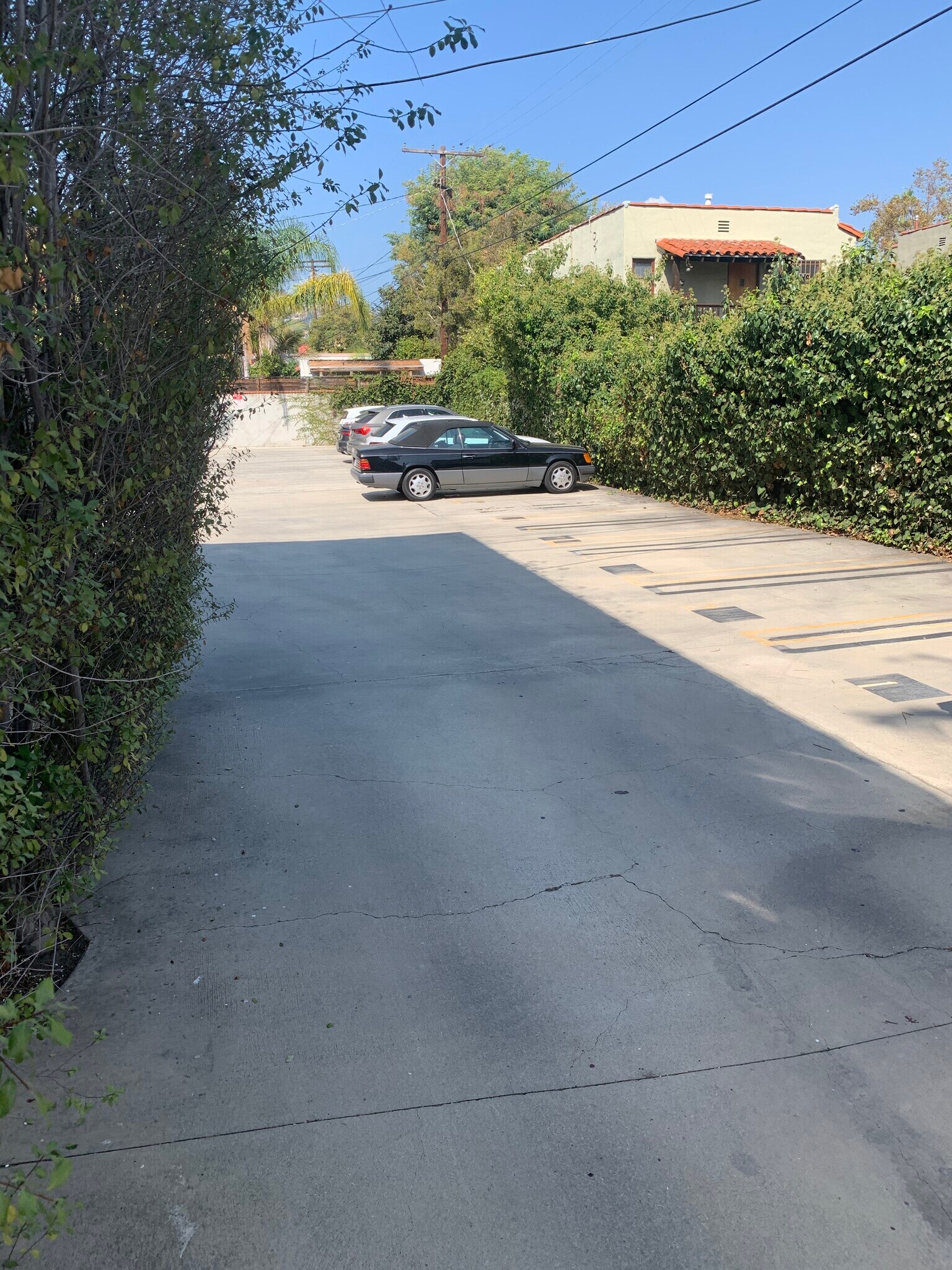 Building Photo - 802 N Sweetzer Ave