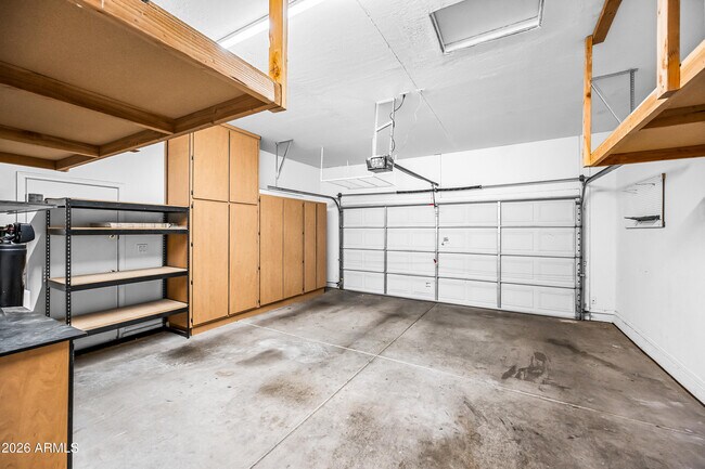 Building Photo - 4231 E Marshall Ave