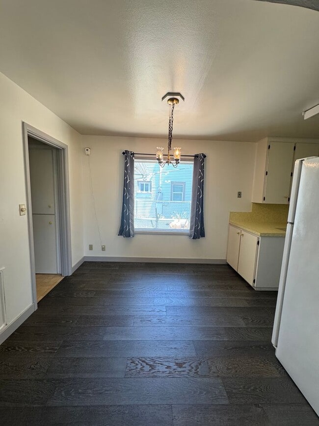 Building Photo - 2 bed 1 bath with large attached garage and fenced yard