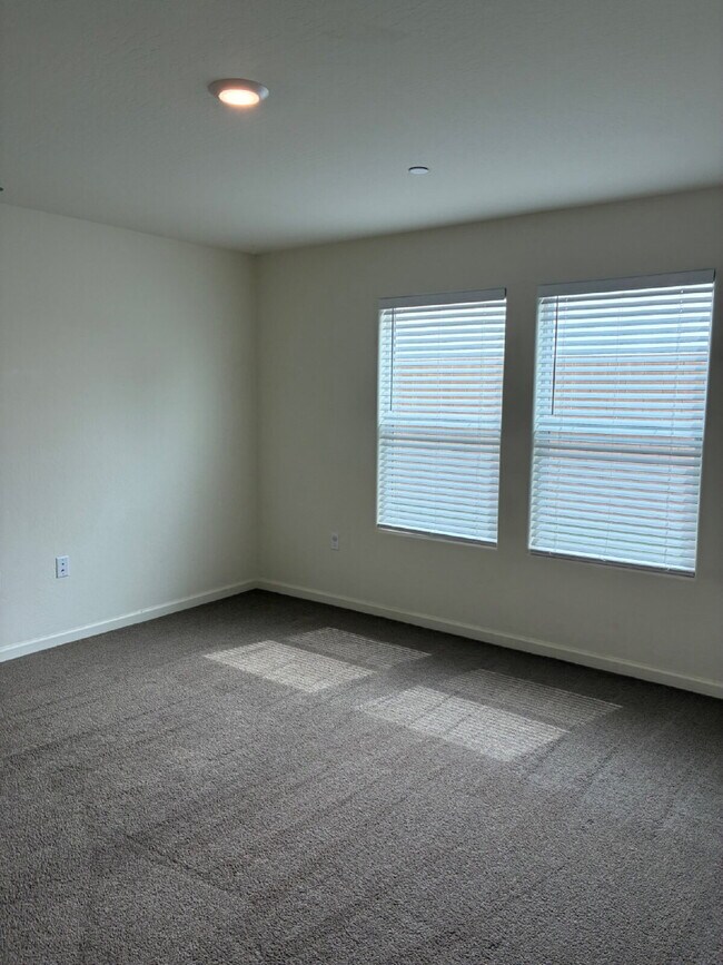 Building Photo - Modern Convenience and Luxury!! Move In Ready with Full Appliance Package!