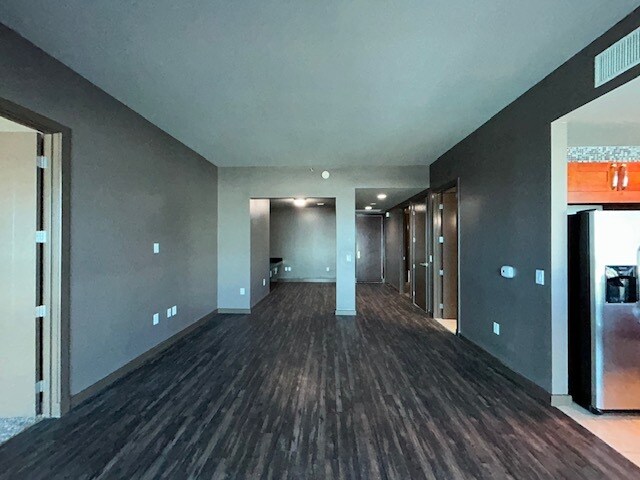 Building Photo - 4525 Dean Martin Dr