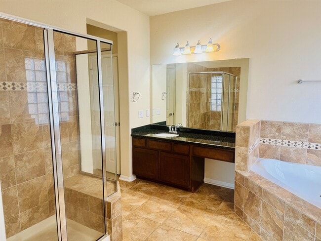 Building Photo - 10002 Nathans Cove