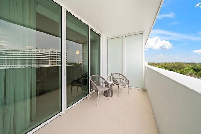 Building Photo - 4391 Collins Ave