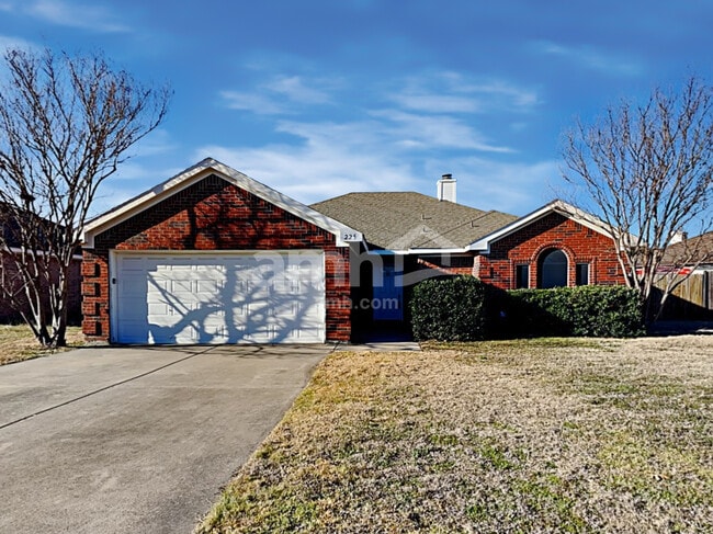 Building Photo - 225 Willow Creek Dr