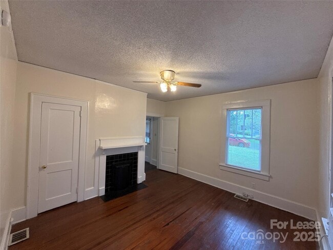 Building Photo - 2214 Floral Ave