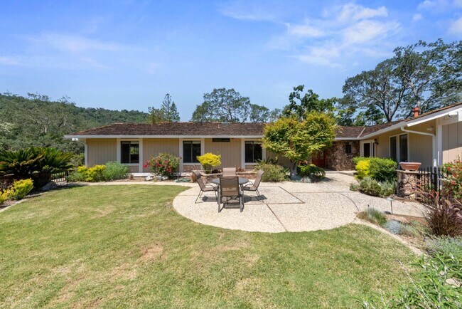 Building Photo - 7175 Red Holly Ct