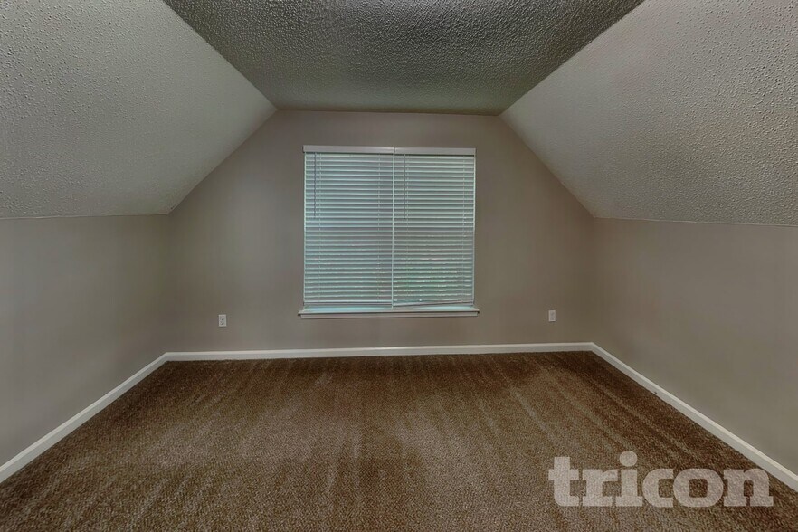 Building Photo - 1405 Wessex Ct