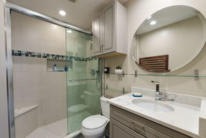 Building Photo - 5045 Rochester Dr