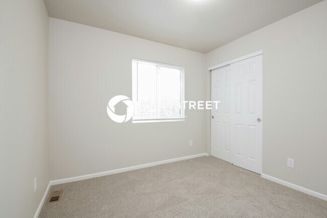 Building Photo - 4 Bedroom Pet-Friendly Home in Denver, CO with Main Street Renewal