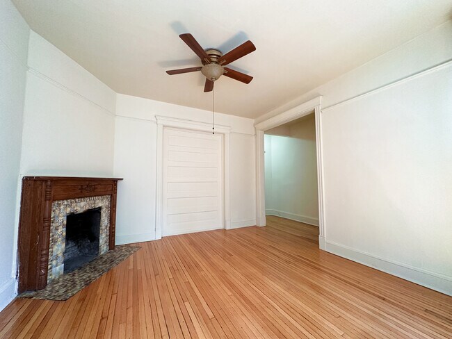 Building Photo - 2126 N Sheffield Ave