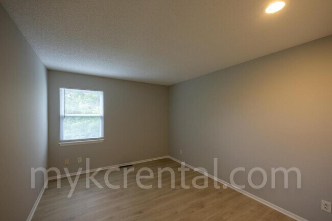 Building Photo - 6441 Hallet St