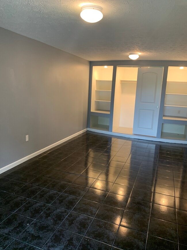 Building Photo - 4622 Deepwood Ct