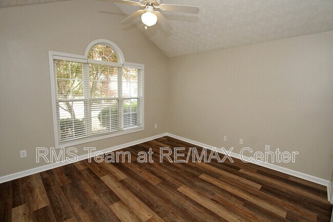 Building Photo - 1490 Creek Pointe Cir