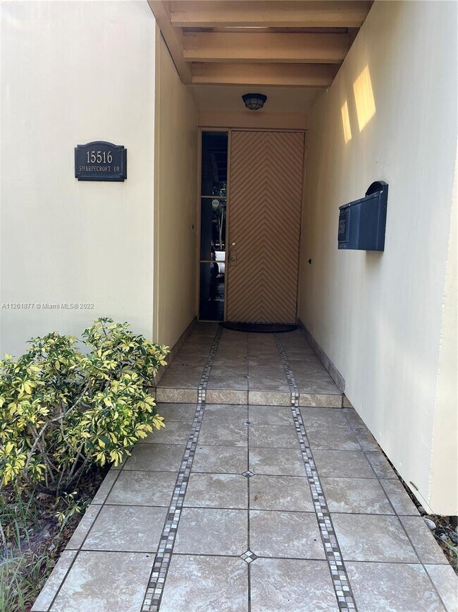 Building Photo - 15516 Sharpecroft Dr
