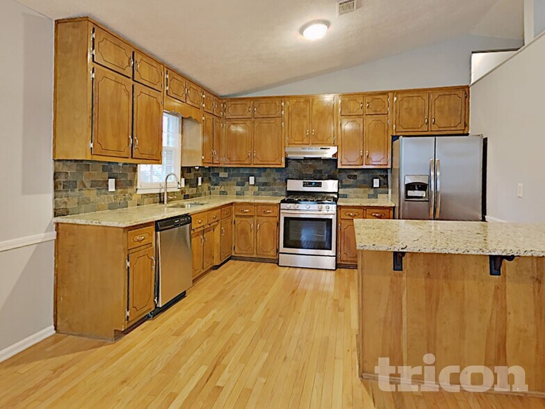 Building Photo - 184 Hickory View Dr