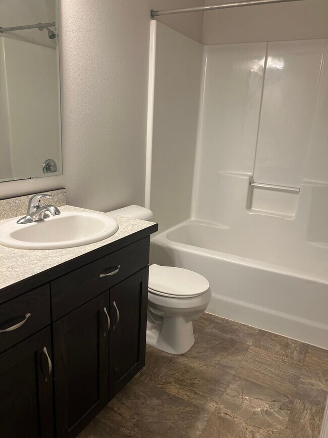 Building Photo - 3 Bed 3 Bath Twin Home