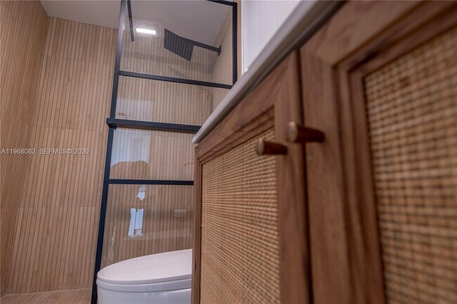 Building Photo - 1255 Collins Ave