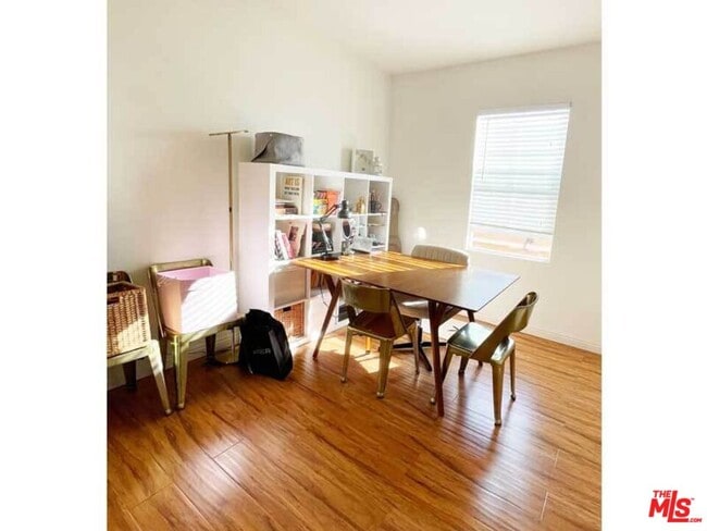 Building Photo - 10533 Maple Ln