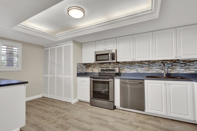 Building Photo - 1036 US-1