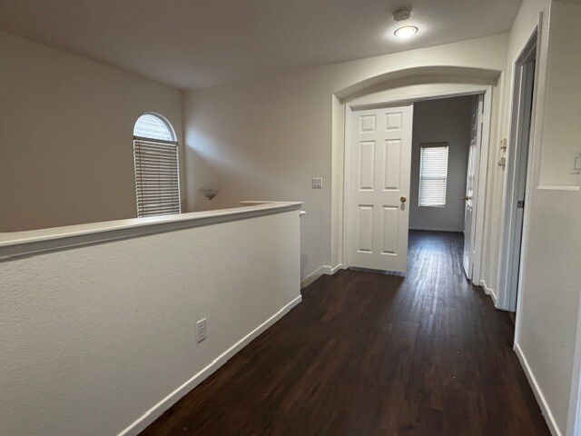 Building Photo - 440 Hart Dr