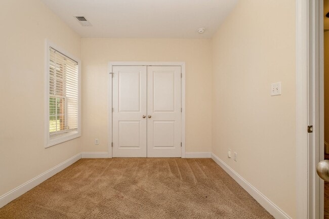 Building Photo - Price just reduced with**Move-in Special** $500 off the first month's rent!